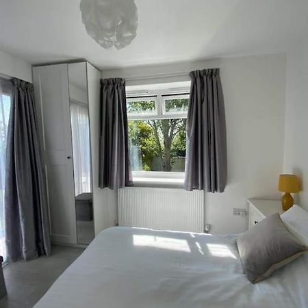Dingley Dell - Superb Location For Truro In Private Accommodation Perranwell Extérieur photo