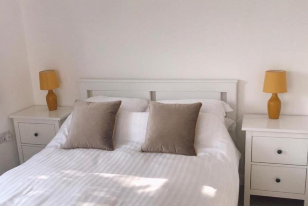 Dingley Dell - Superb Location For Truro In Private Accommodation Perranwell Extérieur photo